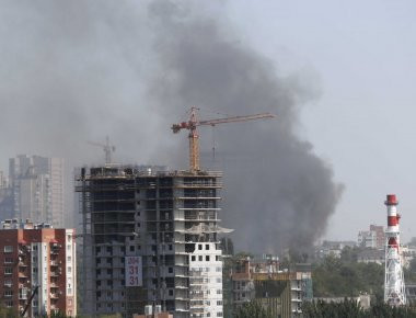 Ρωσία: Εκκενώθηκε μια συνοικία στο κέντρο του Ροστόφ εξαιτίας πυρκαγιάς (βίντεο)